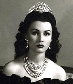 Princess Fawzia Wearing her Diamond and Platinum Parure