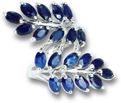 Blauer Saphir- und Silberring