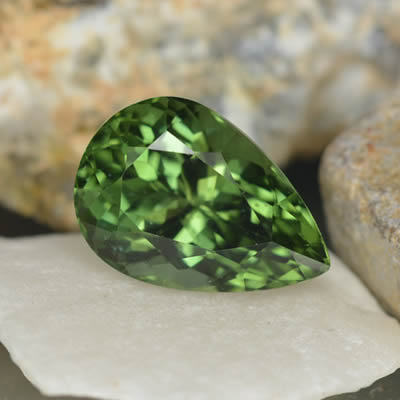 Piedra preciosa de apatita verde