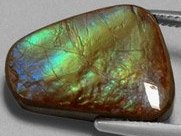 piedras preciosas iridiscentes