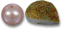 Piedras preciosas de perla rosa y pirita arcoíris