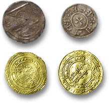 Silberne Wikingermünzen und goldene römische Münzen
