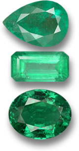 Varias gemas esmeraldas