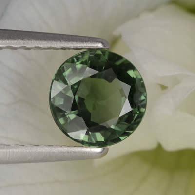 Saphir vert rond de 1 carat de Madagascar