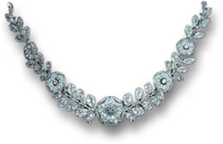 Réplica de collar de diamantes y esmeraldas Cartier