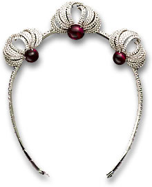 Una replica della tiara di rubini Cartier