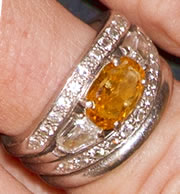 Anillo de diamantes naranja de la reina Máxima