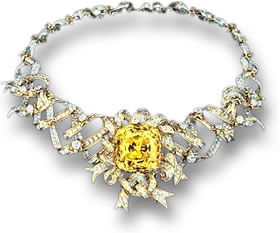 El diamante de Tiffany en el collar de roseta de cinta