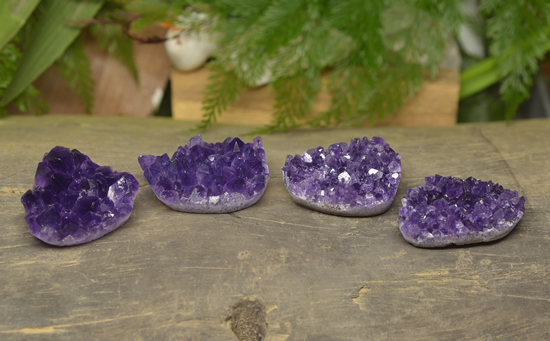 来自巴西的紫水晶簇