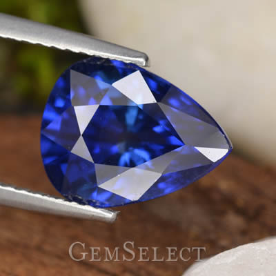 Birnenförmiger blauer Ceylon-Saphir von GemSelect