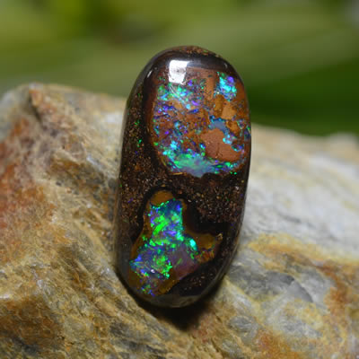 Boulder-Opal-Cabochon