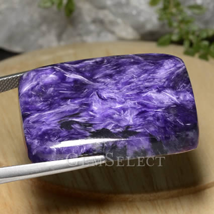 Silly Charoite mit Chatoyant-Wirbeln