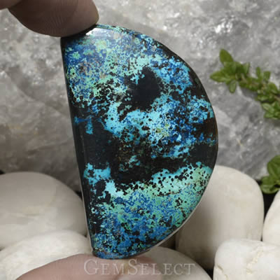 Cabochon di crisocolla a forma di mezza luna