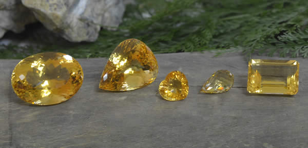 Diverses pierres précieuses de citrine