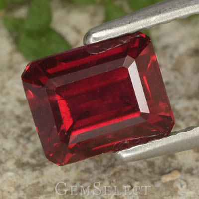 Rubis taille émeraude de GemSelect