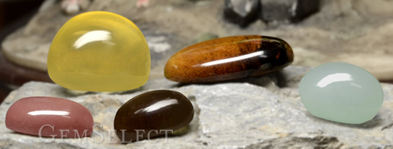 Lustre de pierres précieuses : Collection de cabochons