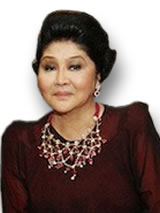 Imelda Marcos sembra Imeldific in gioielli Ruby