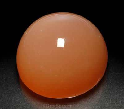 Orangefarbener Mondstein-Cabochon