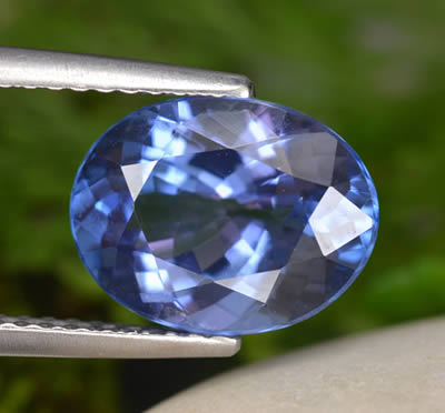 Pierre précieuse tanzanite ovale