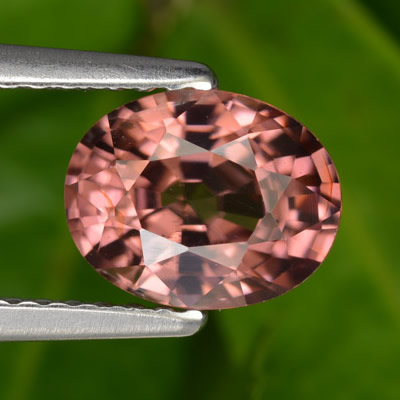 Pierre précieuse de zircon rose pêche