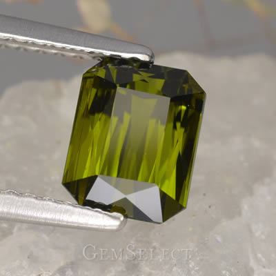 Tourmaline verte coupée en ciseaux