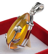 Ciondolo in argento con opale di fuoco