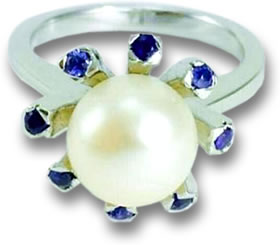 Ring aus Silber, Perle und Saphir