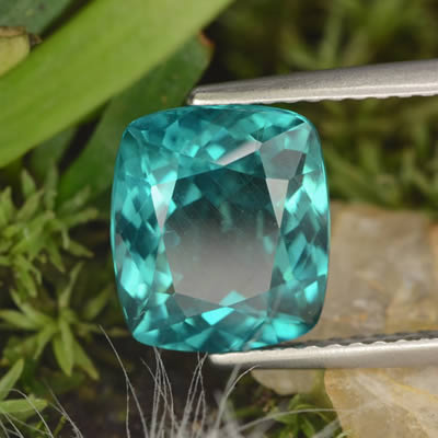 Pietra preziosa di apatite blu