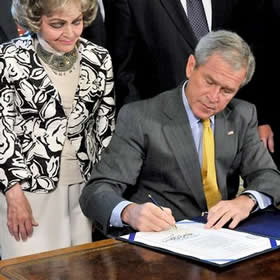 Bush firma prohibición de gemas en Birmania