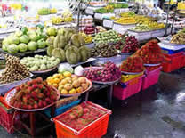 Mercado local de frutas en Chanthaburi Tailandia