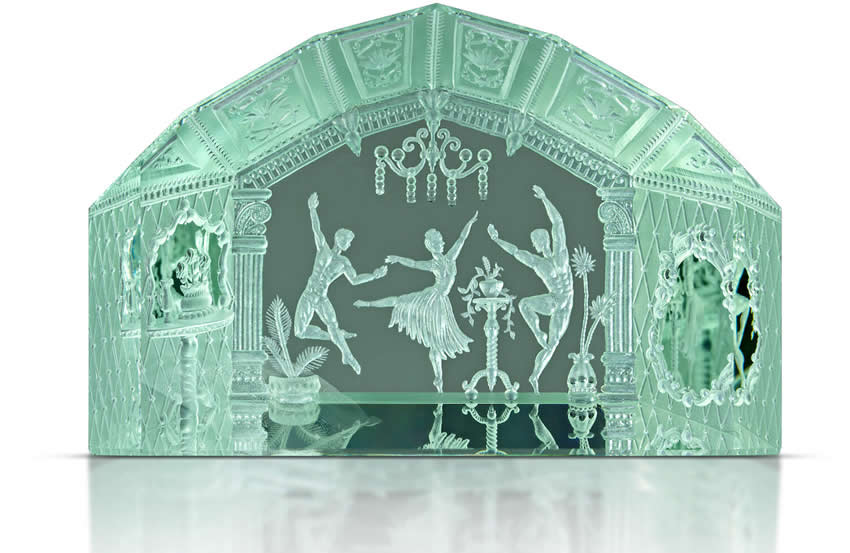 210.55 ct Green Beryl Carving. Image Credit: www.nationaljeweler.com