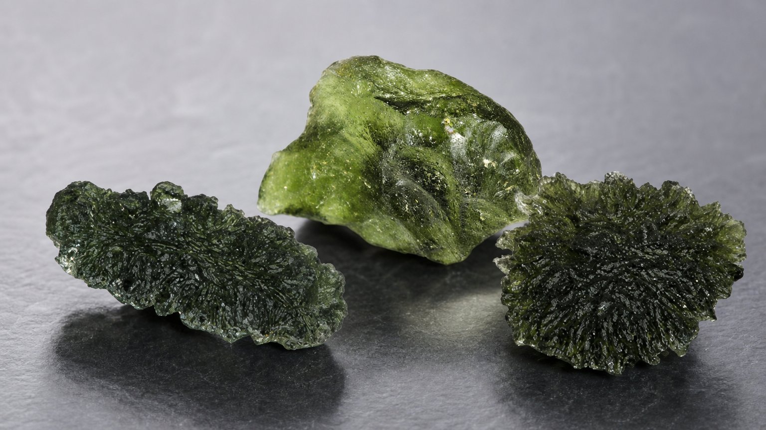 Natural Moldavite gemstones - buying guide