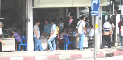 Bureau ouvert du marché aux gemmes au centre du marché