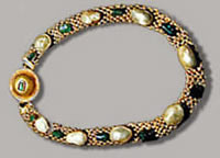 Collana di smeraldi e perle provenienti dagli scavi di Pompei