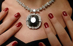 Il diamante nero Orlov con collana