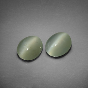 4.40 ct Green Actinolite Cat's Eye Gemstone, Actinolite Cat's Eye Gem in Oval Cabochon Shape for Sale.