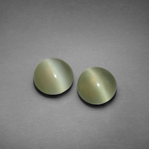 2.47 ct Green Actinolite Cat's Eye Stone, Natural Actinolite Cat's Eye in Round Cabochon Shape for Sale