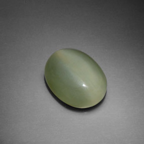 5.39 ct Green Actinolite Cat's Eye Stone, Natural Actinolite Cat's Eye in Oval Cabochon Shape for Sale