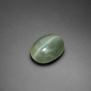 2.21 ct Green Actinolite Cat's Eye Stone, Natural Actinolite Cat's Eye in Oval Cabochon Shape for Sale