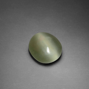2.33 ct Green Actinolite Cat's Eye Stone, Natural Actinolite Cat's Eye in Oval Cabochon Shape for Sale