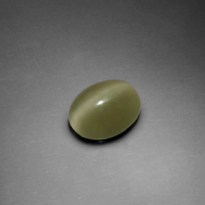 1.97 ct Green Actinolite Cat's Eye Stone, Natural Actinolite Cat's Eye in Oval Cabochon Shape for Sale