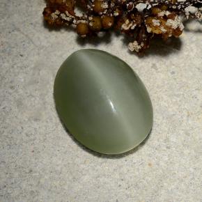4.81 ct Green Actinolite Cat's Eye Stone, Natural Actinolite Cat's Eye in Oval Cabochon Shape for Sale
