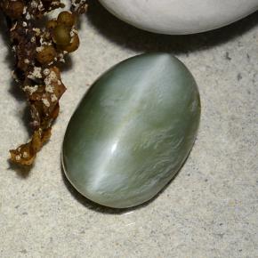 4.96 ct Green Actinolite Cat's Eye Stone, Natural Actinolite Cat's Eye in Oval Cabochon Shape for Sale