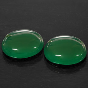 4.99 ct Green Agate Gemstone, Agate Gem in Oval Cabochon Shape for Sale.