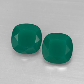 2.55 ct Green Agate Gemstone, Agate Gem in Cushion-Cut Shape for Sale.
