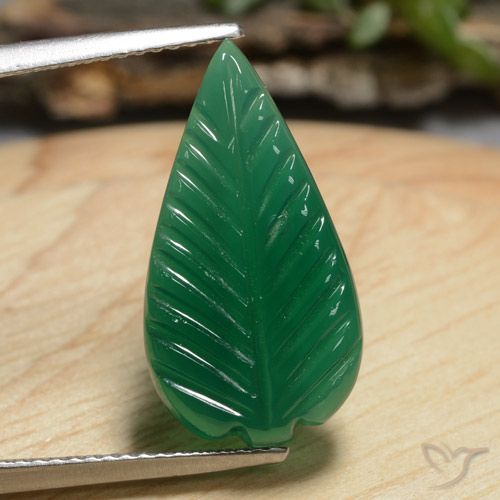19.9x10.7 mm Fancy Green Agate from India, Weight of 5.19ct, Natural dyed Gemstone in Translucent Clarity, 1pc Carved Leaf Agate - Color: Medium Green, Mohs Hardness of 6.5 - 7 suitable for daily wear jewelry, Photo A