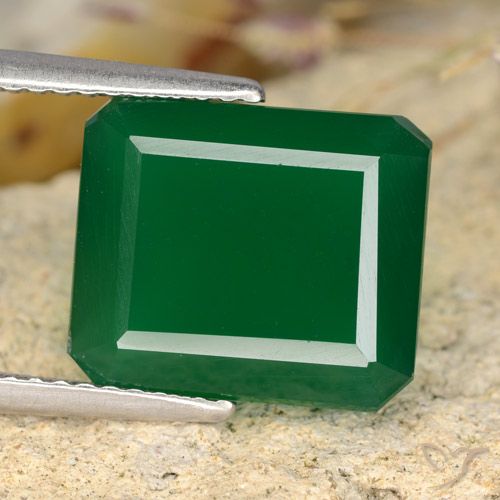 4.92ct Octagon / Emerald Cut Medium Green Agate from India, Dimension 11.9 x 10.1mm, Natural dyed Gemstone, Translucent Clarity, 1pc Octagon Step Cut Agate, Mohs Hardness of 6.5 - 7 suitable for daily wear jewelry, Photo A
