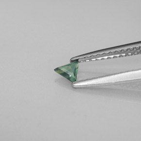 Alexandrite Gemstone in 3.7 x 3.2 mm Size for Sale, Alexandrite Stone in Green/Red Color