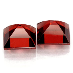 Almandine Garnet Gemstone in 6 x 6 mm (calibrated) Size for Sale, Almandine Garnet Stone in Red Color
