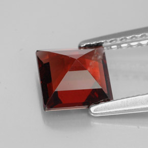 Almandine Garnet Gemstone in 6 x 6 mm (calibrated) Size for Sale, Almandine Garnet Stone in Deep Red Color